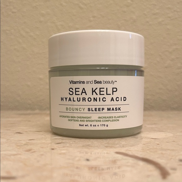 Vitamins and Sea Beauty Other - Vitamins and Sea Beauty Sea Kelp Hyaluronic Acid Sleep Mask - White & Pale Green
